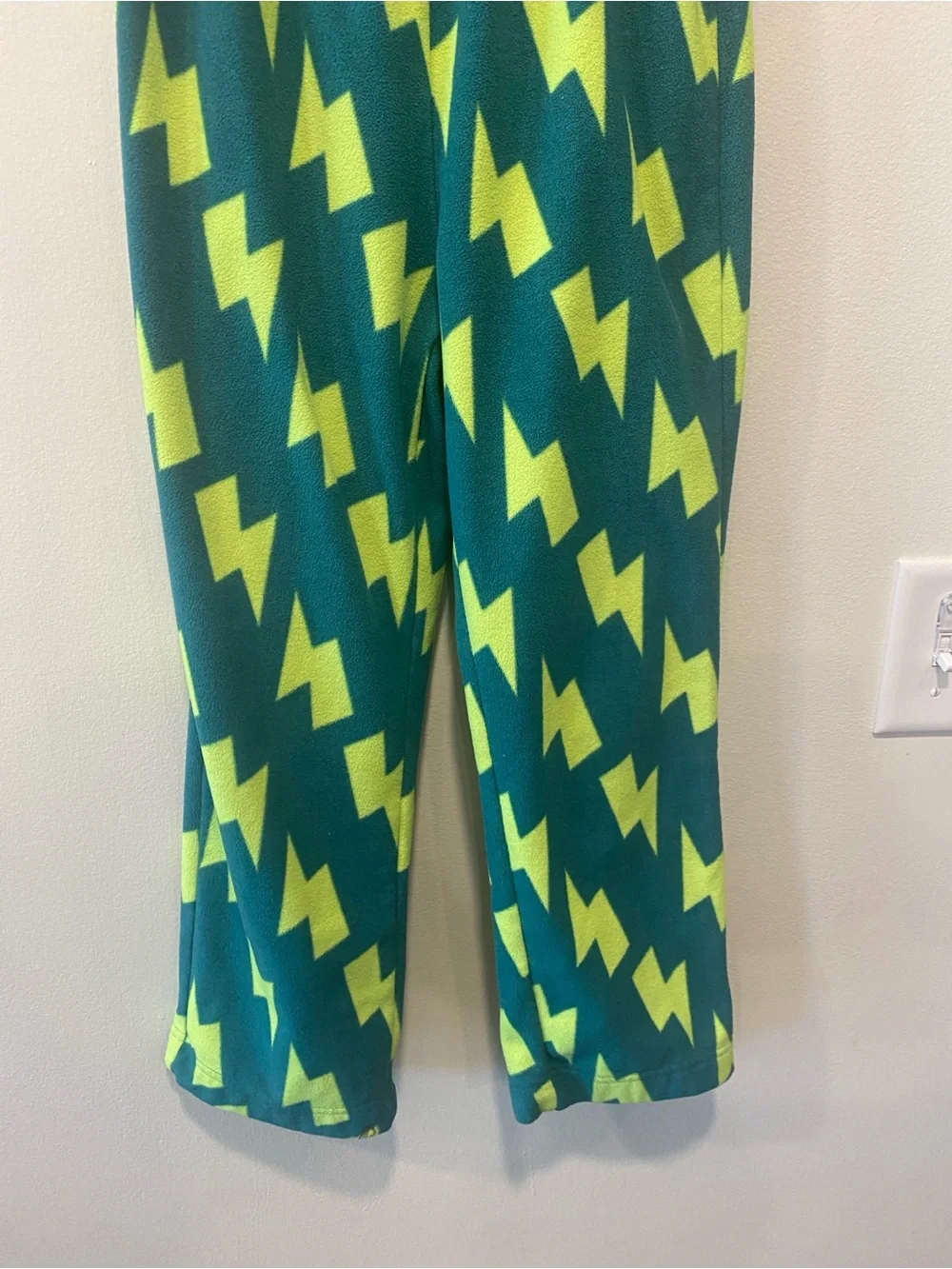 Crewcuts fleece pajama pants in boys size Small 6-7 years Lightning bolt print